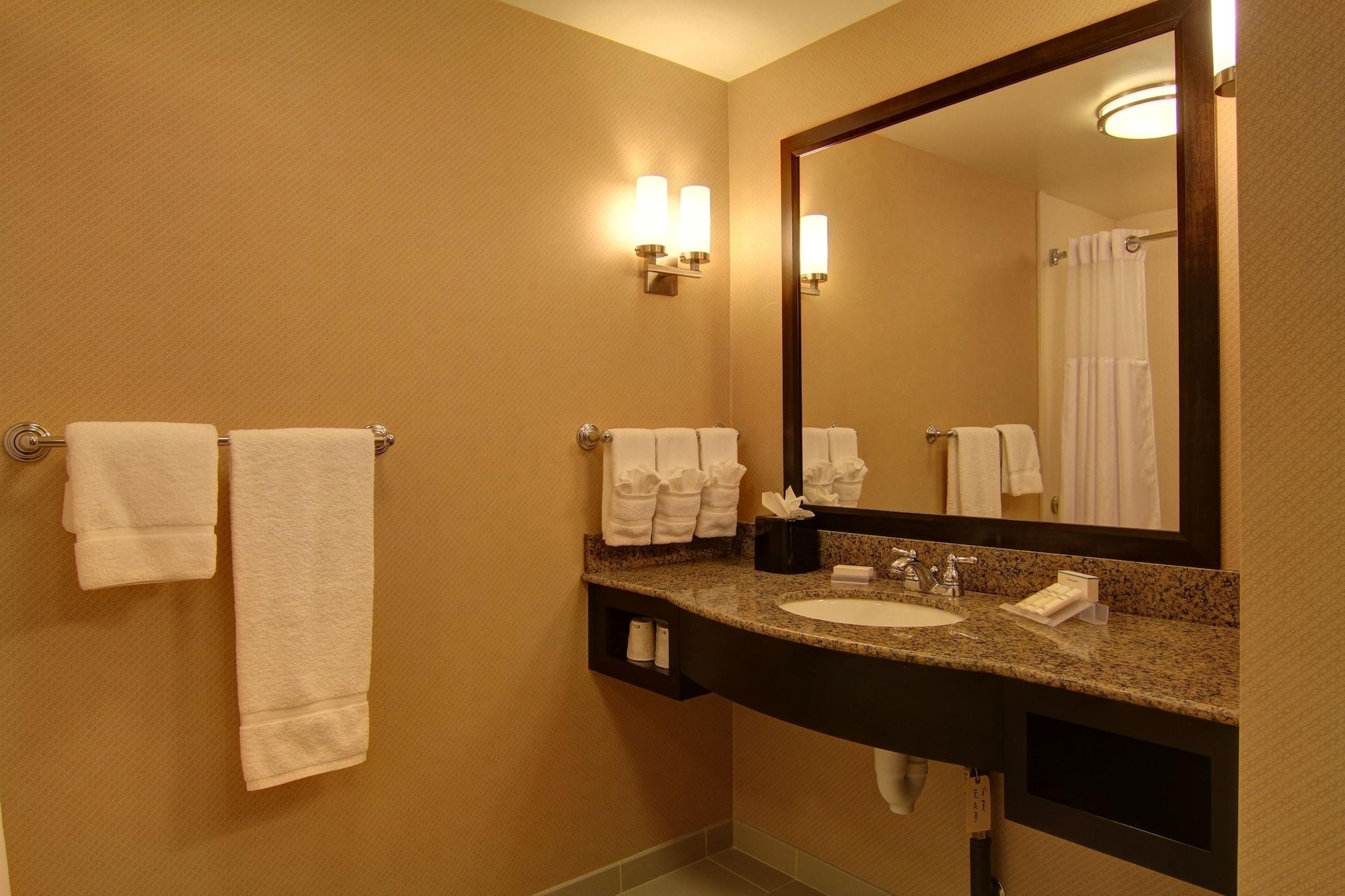 Hilton Garden Inn Woodbridge Eksteriør bilde