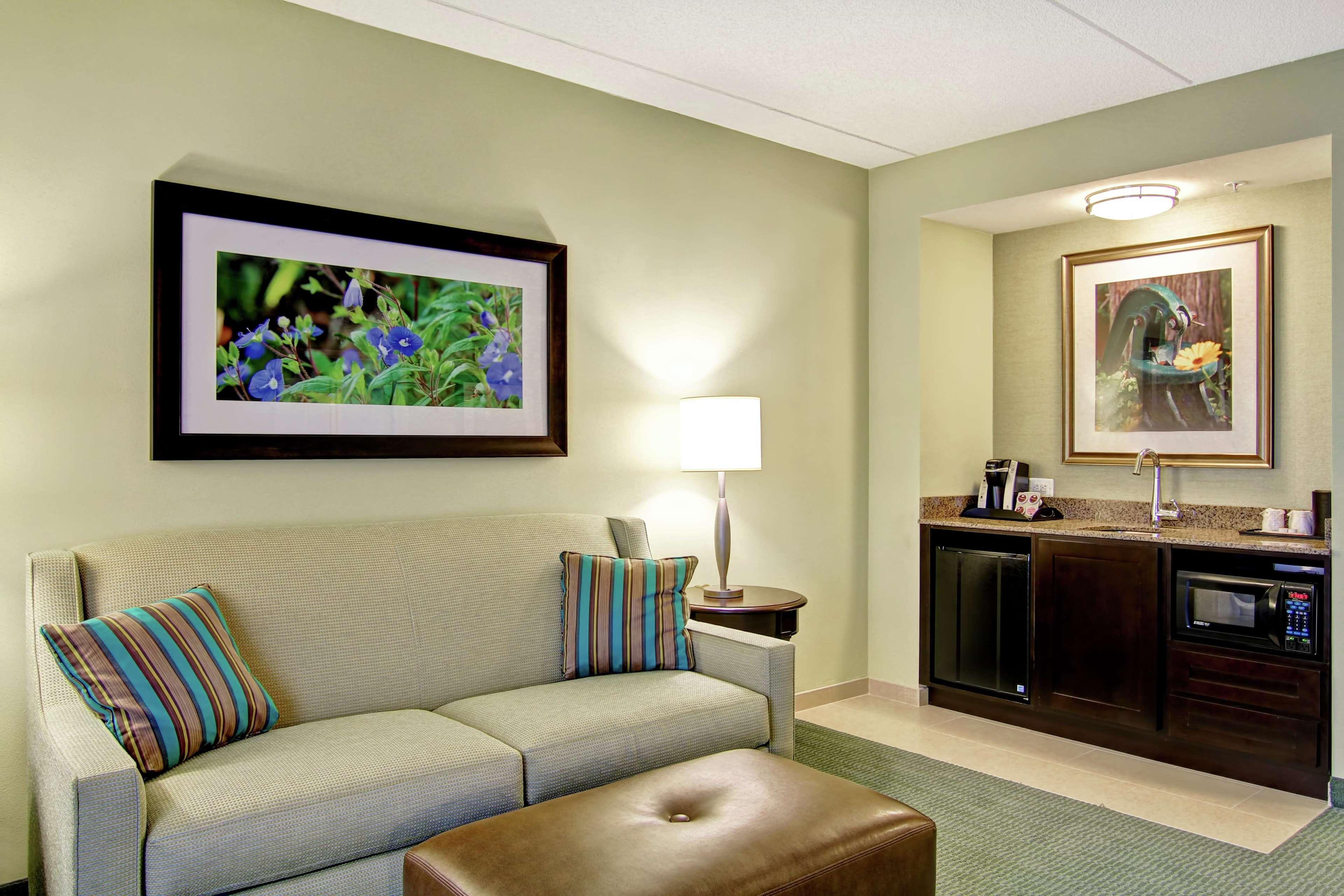 Hilton Garden Inn Woodbridge Eksteriør bilde