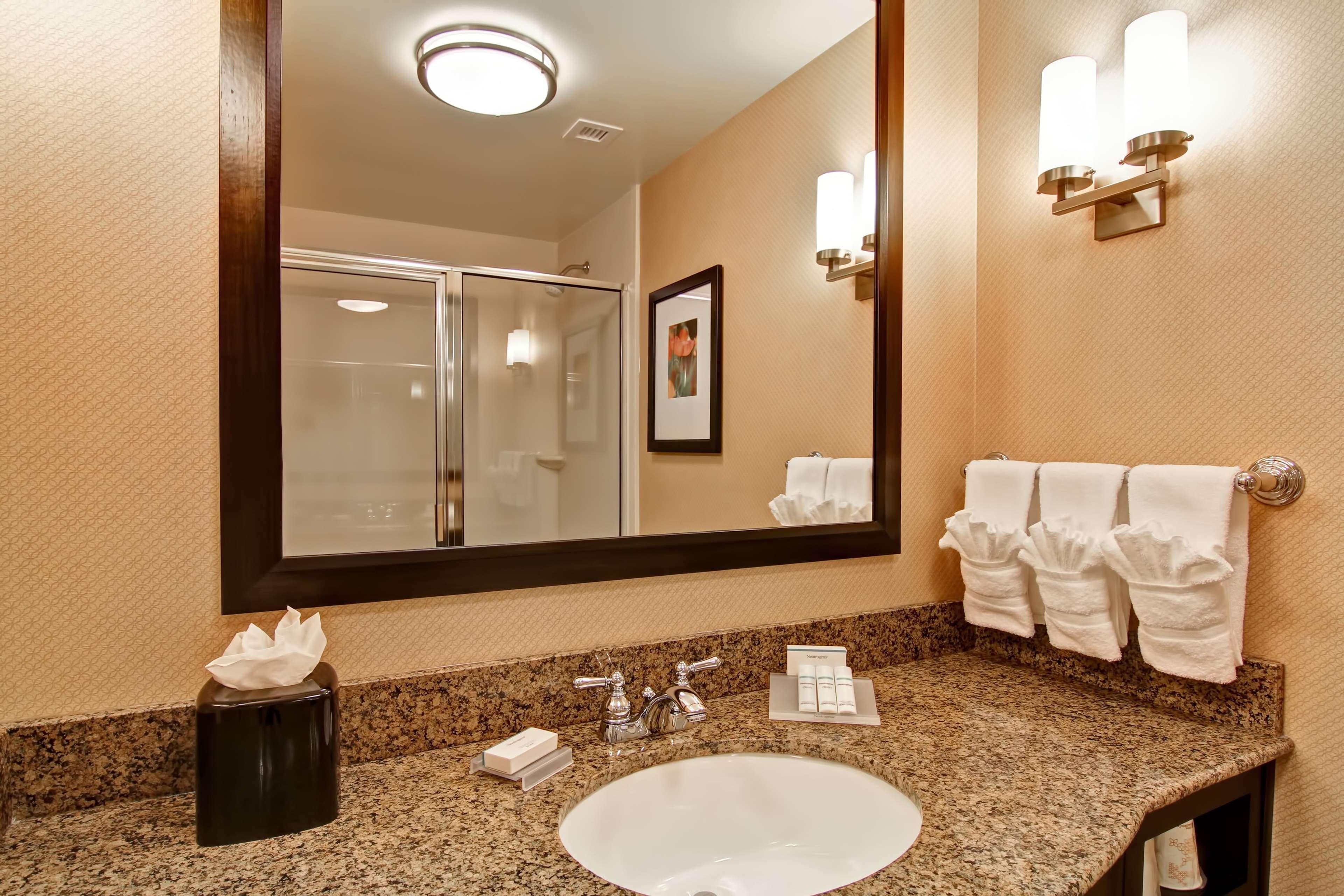 Hilton Garden Inn Woodbridge Eksteriør bilde