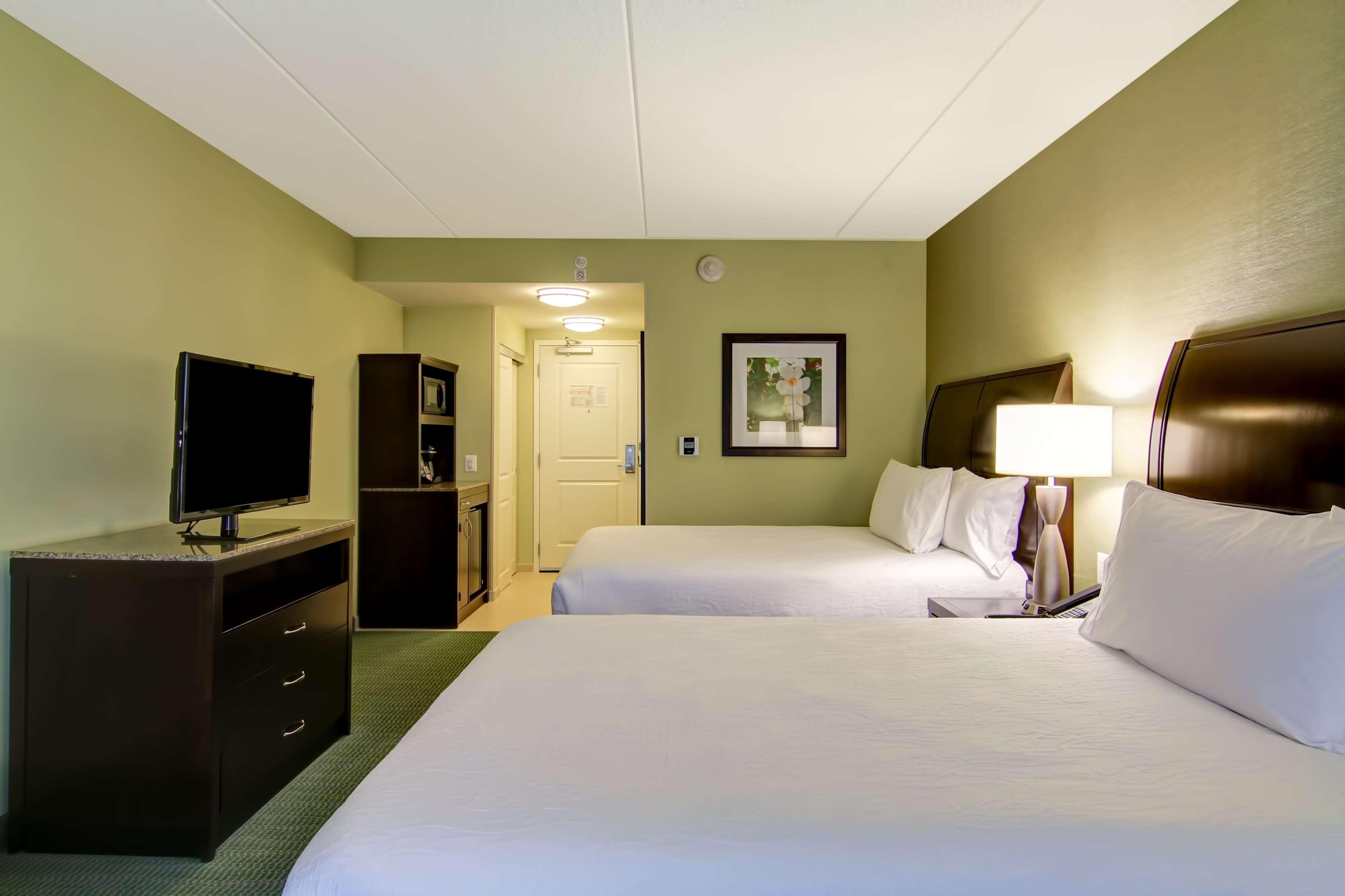 Hilton Garden Inn Woodbridge Eksteriør bilde