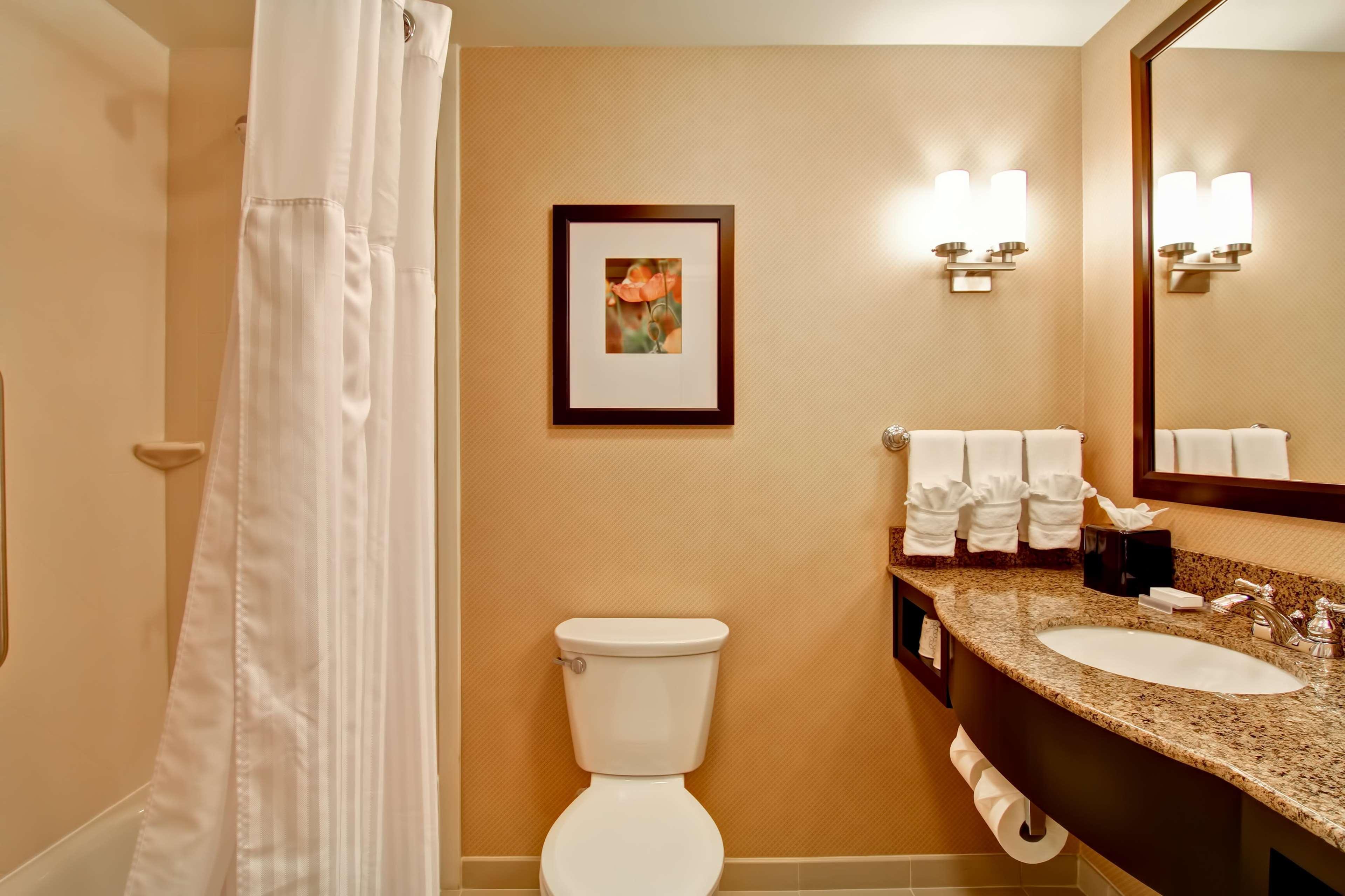 Hilton Garden Inn Woodbridge Eksteriør bilde