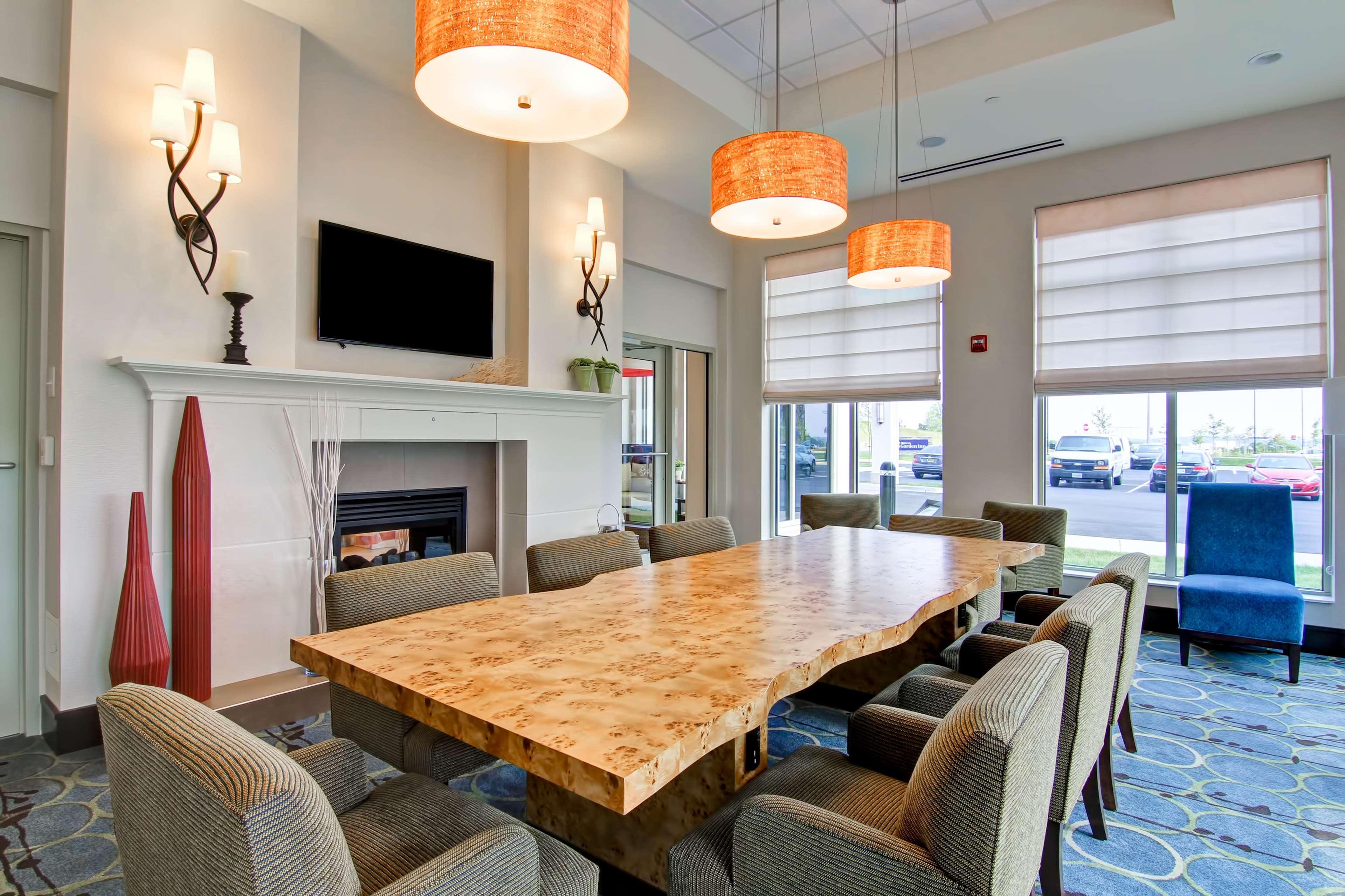 Hilton Garden Inn Woodbridge Eksteriør bilde