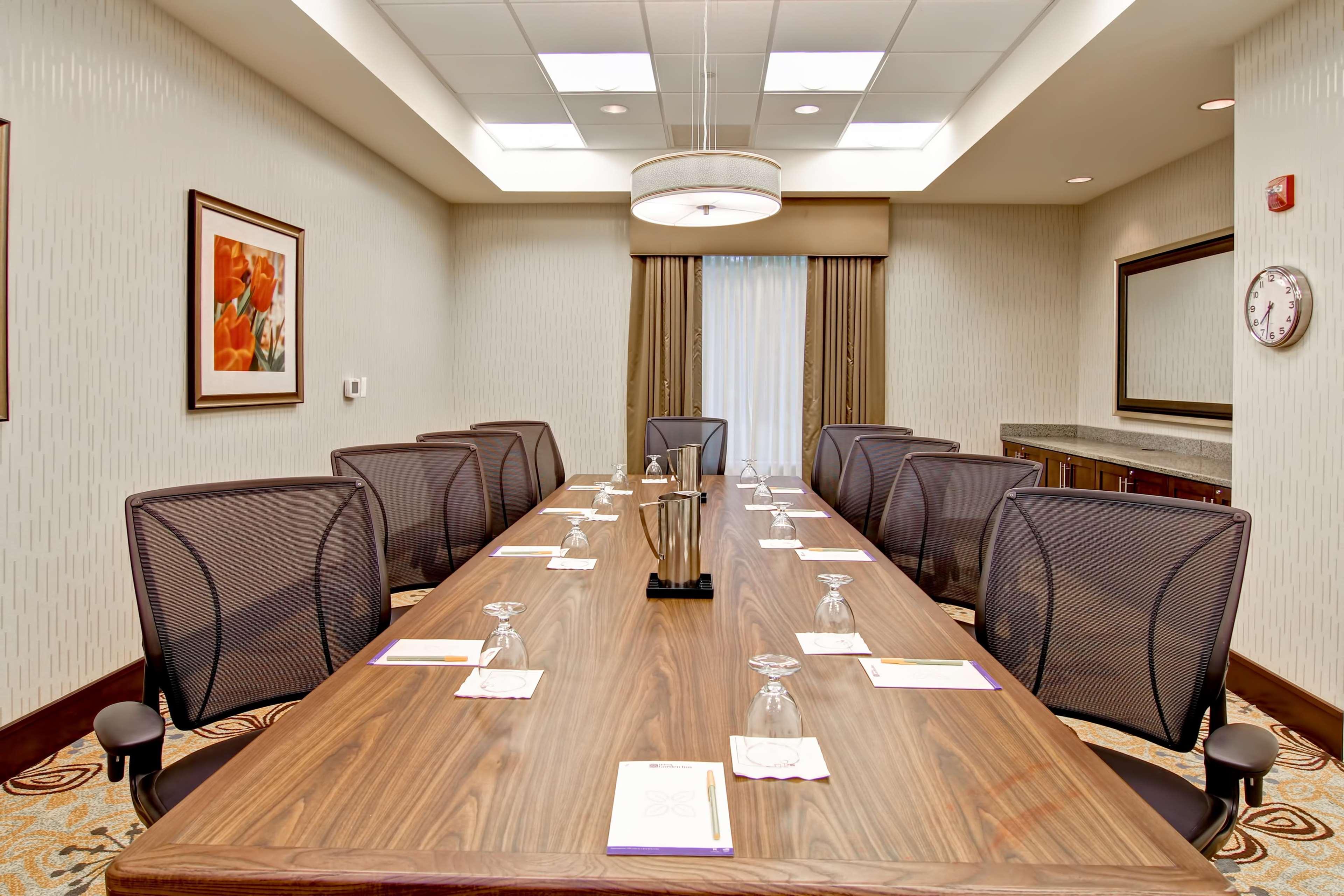 Hilton Garden Inn Woodbridge Eksteriør bilde