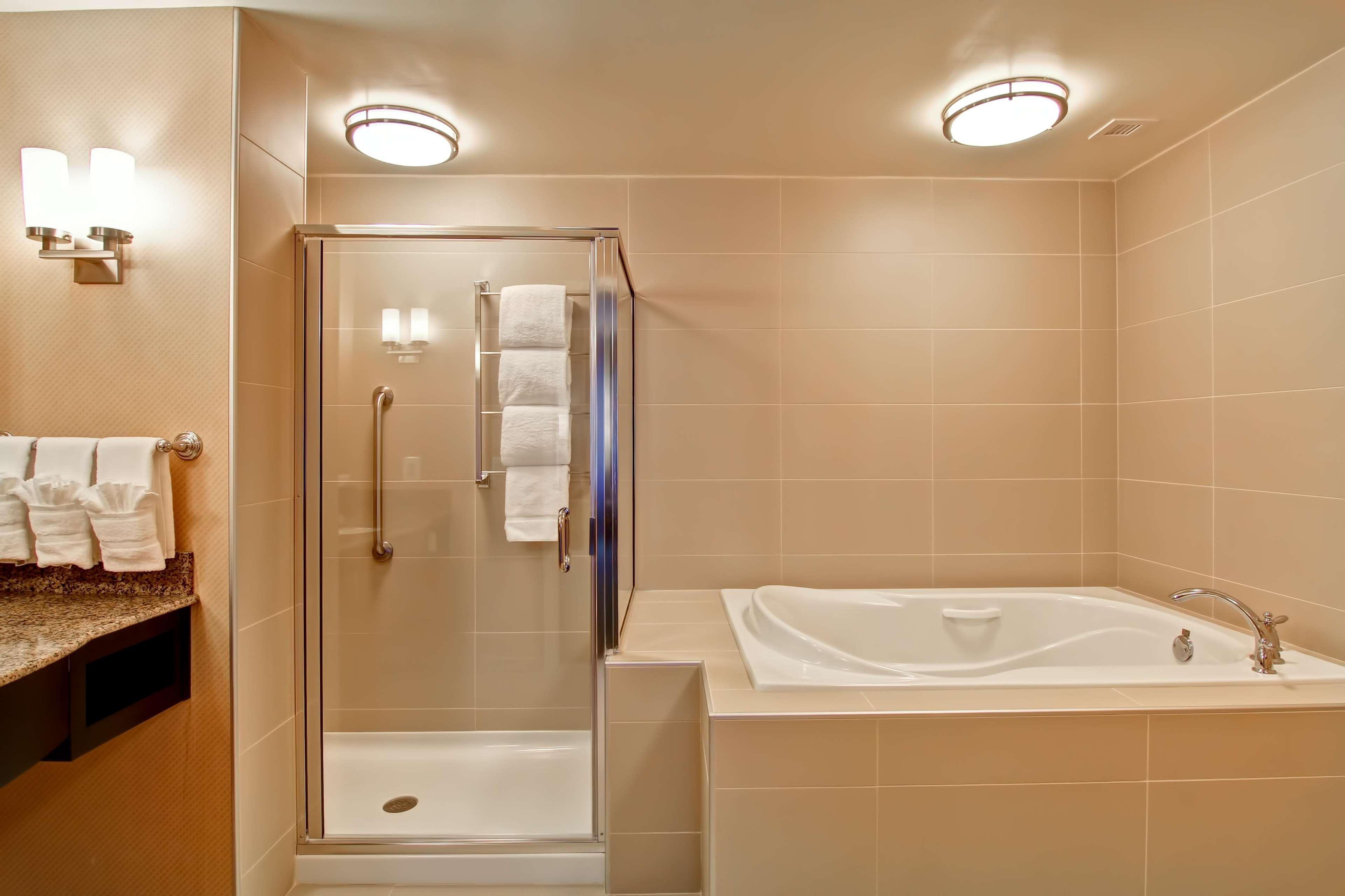 Hilton Garden Inn Woodbridge Eksteriør bilde