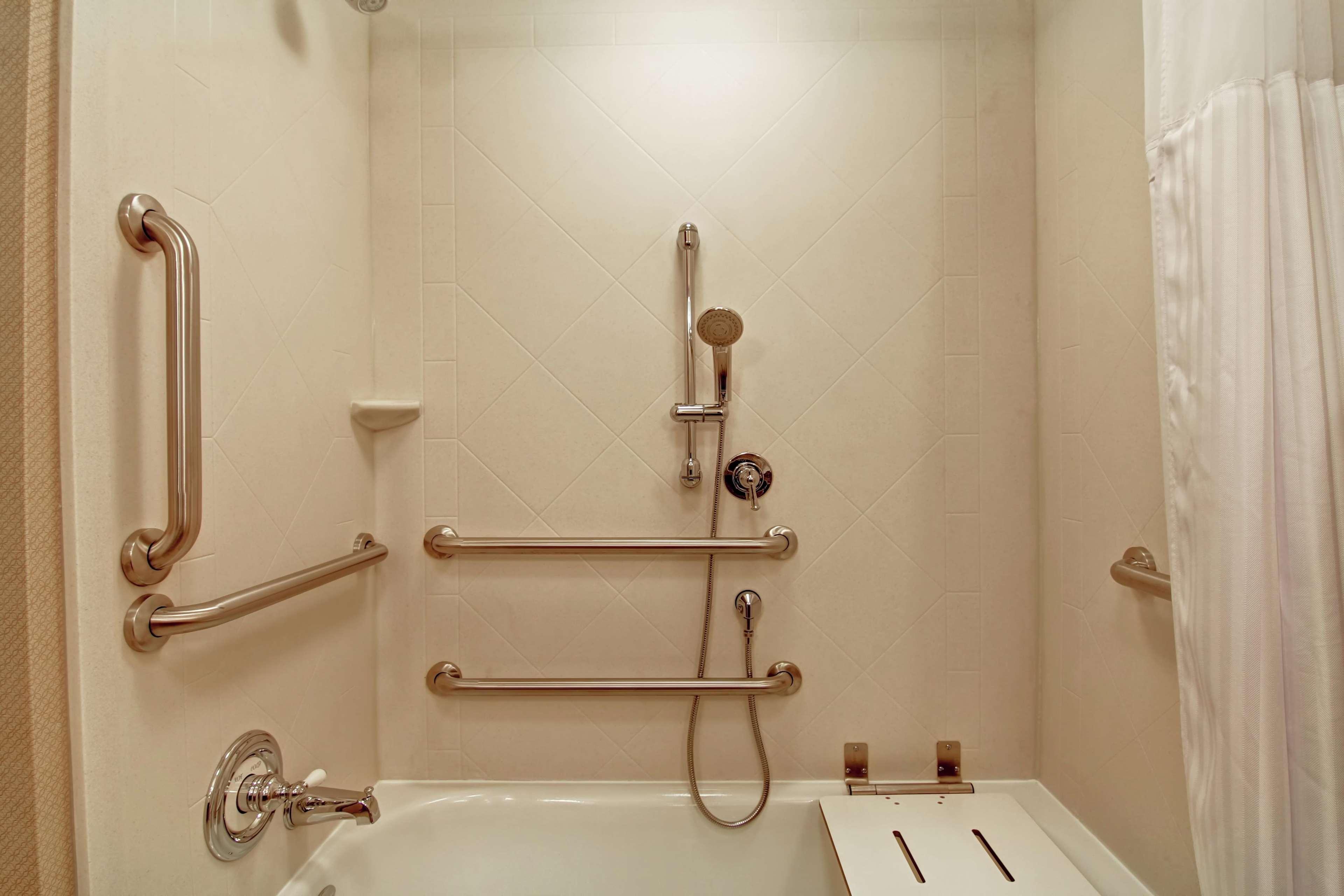 Hilton Garden Inn Woodbridge Eksteriør bilde