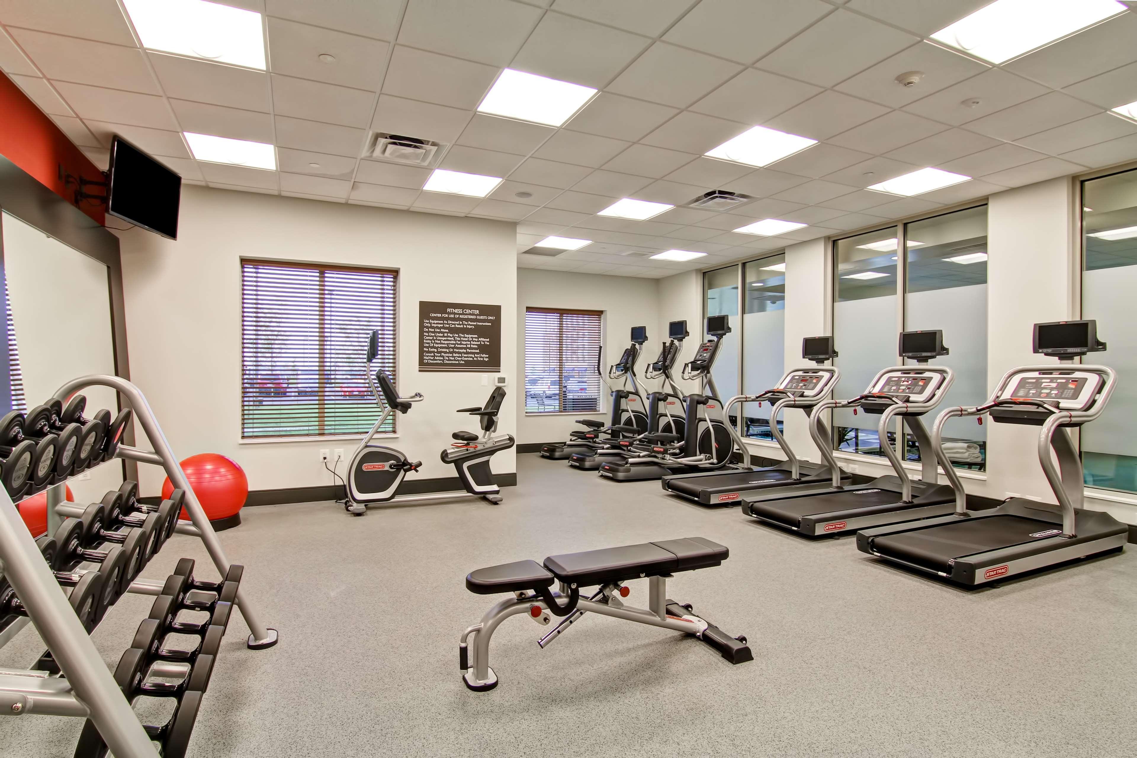 Hilton Garden Inn Woodbridge Eksteriør bilde