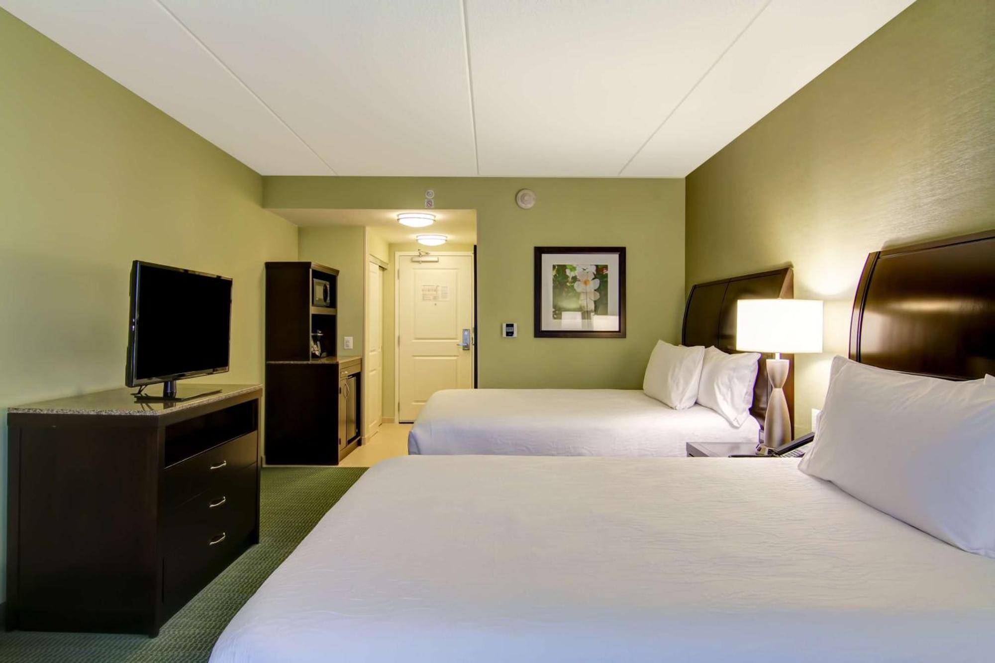 Hilton Garden Inn Woodbridge Eksteriør bilde
