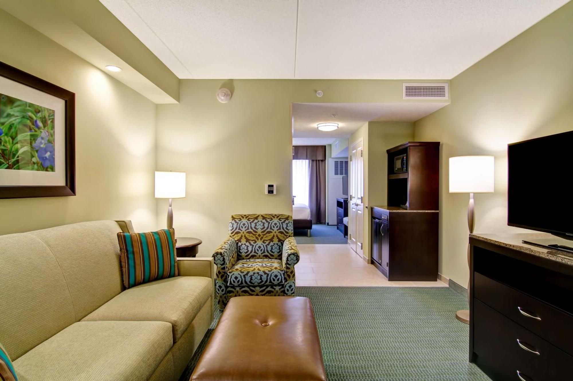 Hilton Garden Inn Woodbridge Eksteriør bilde