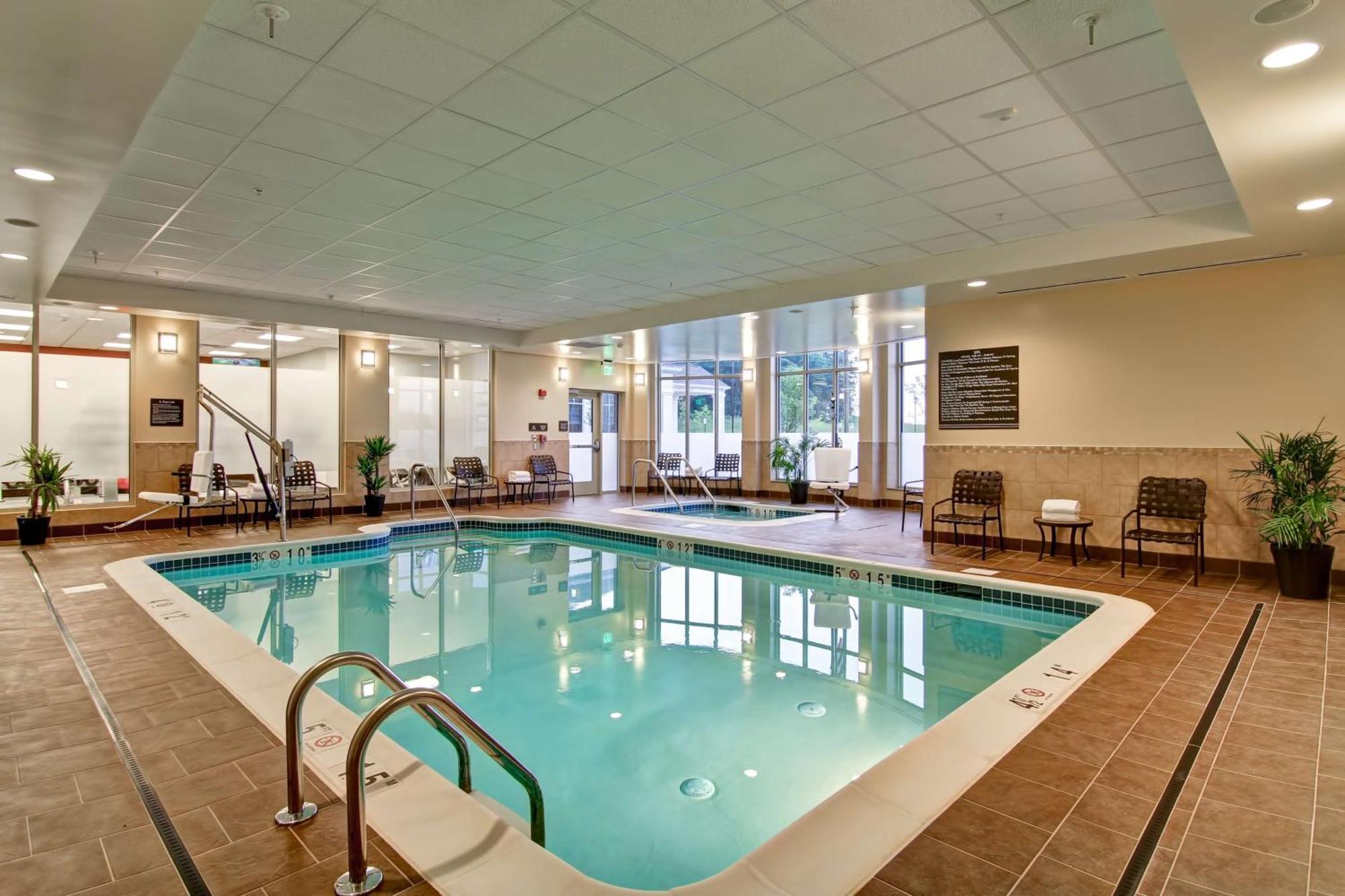 Hilton Garden Inn Woodbridge Eksteriør bilde