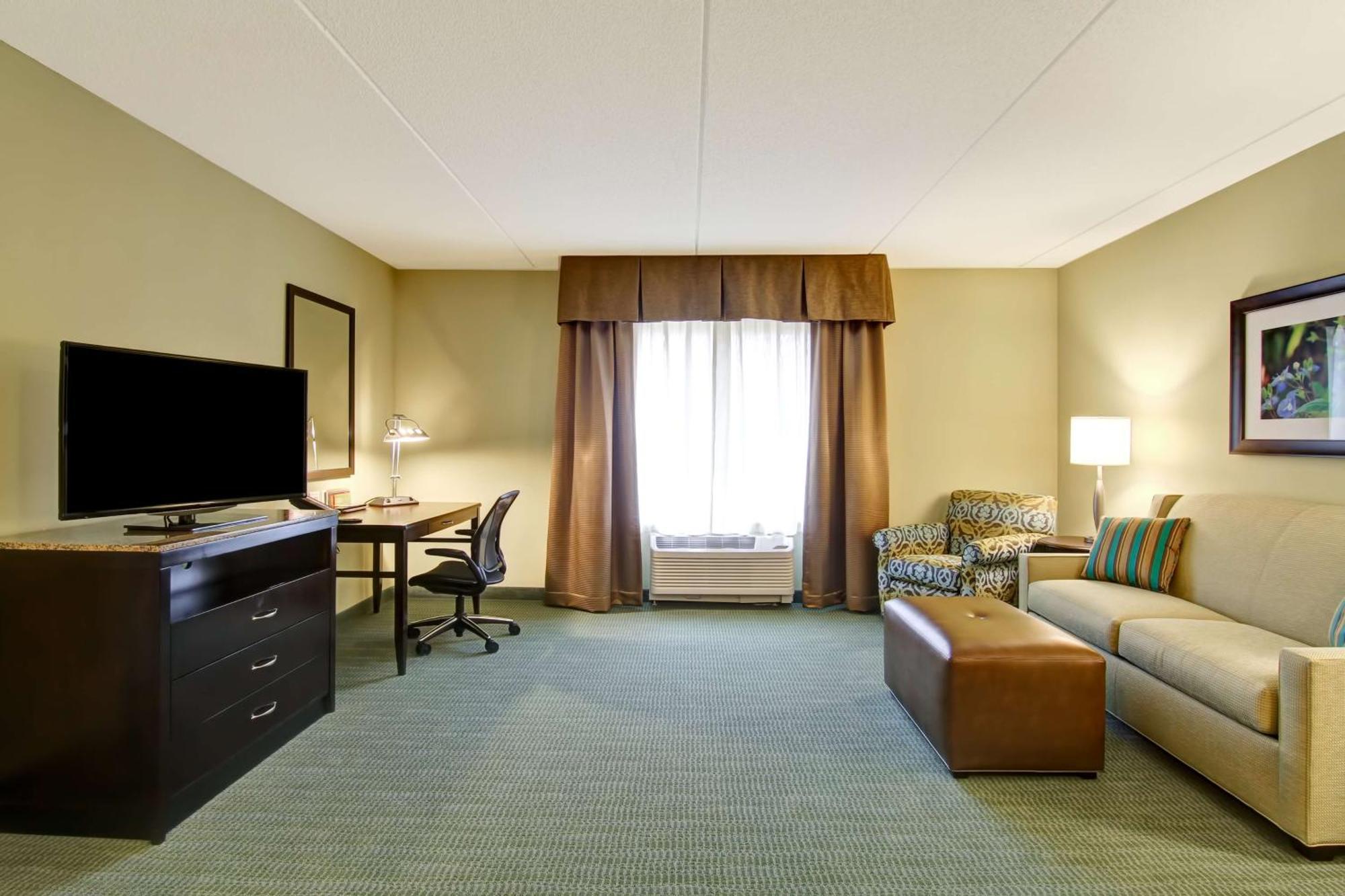 Hilton Garden Inn Woodbridge Eksteriør bilde