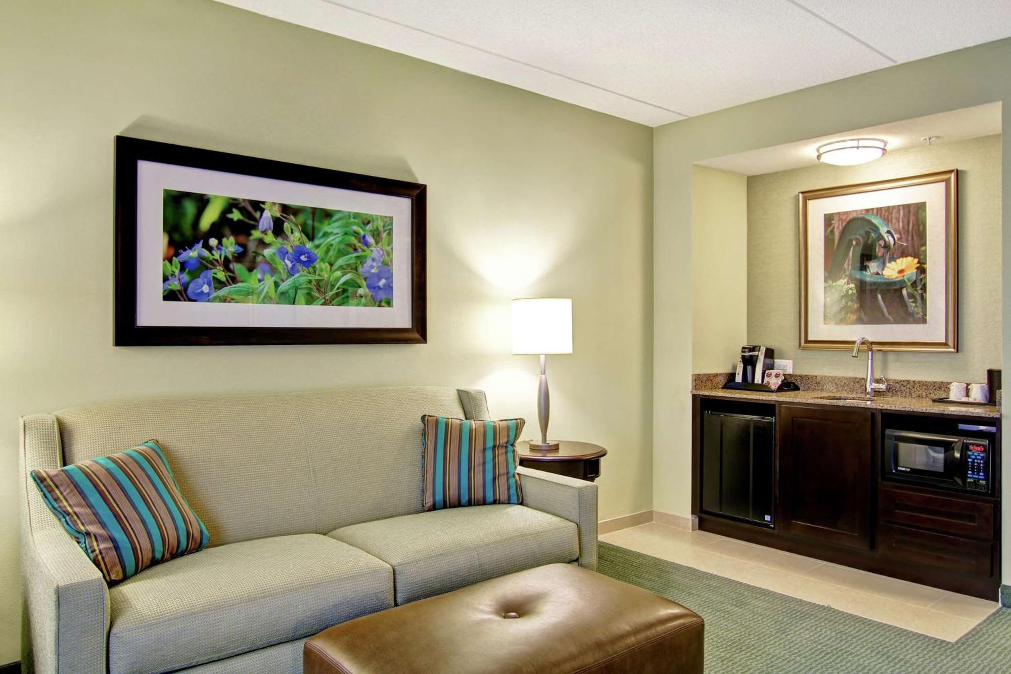 Hilton Garden Inn Woodbridge Eksteriør bilde