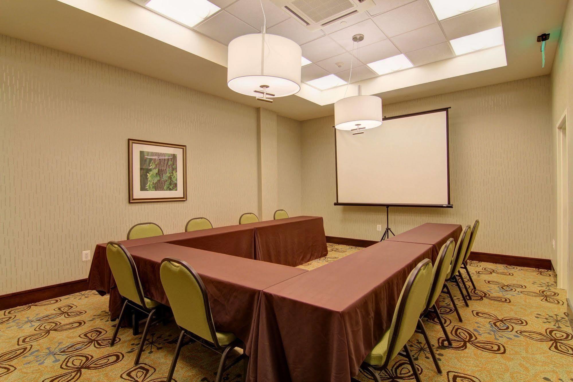 Hilton Garden Inn Woodbridge Eksteriør bilde