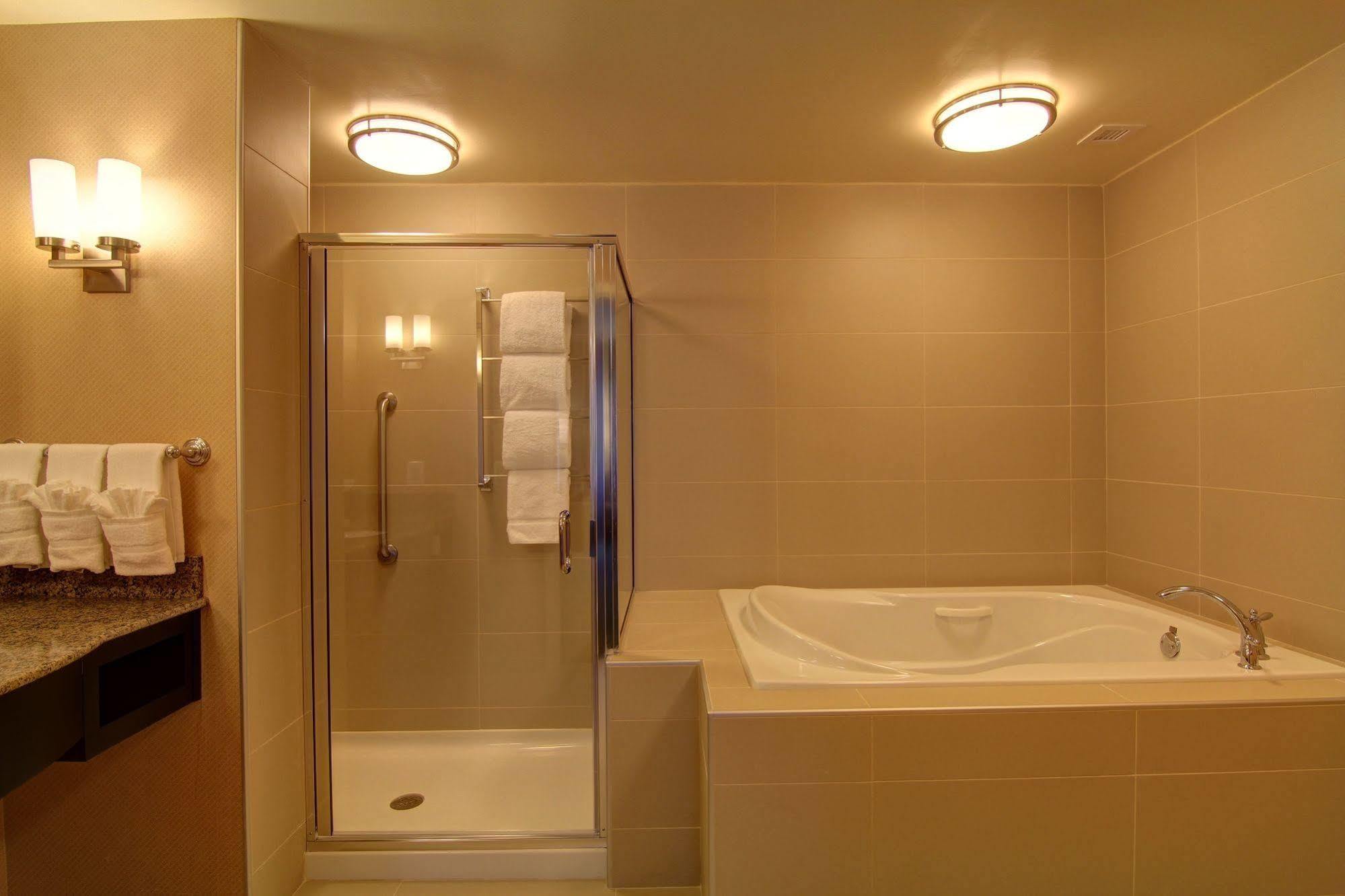 Hilton Garden Inn Woodbridge Eksteriør bilde
