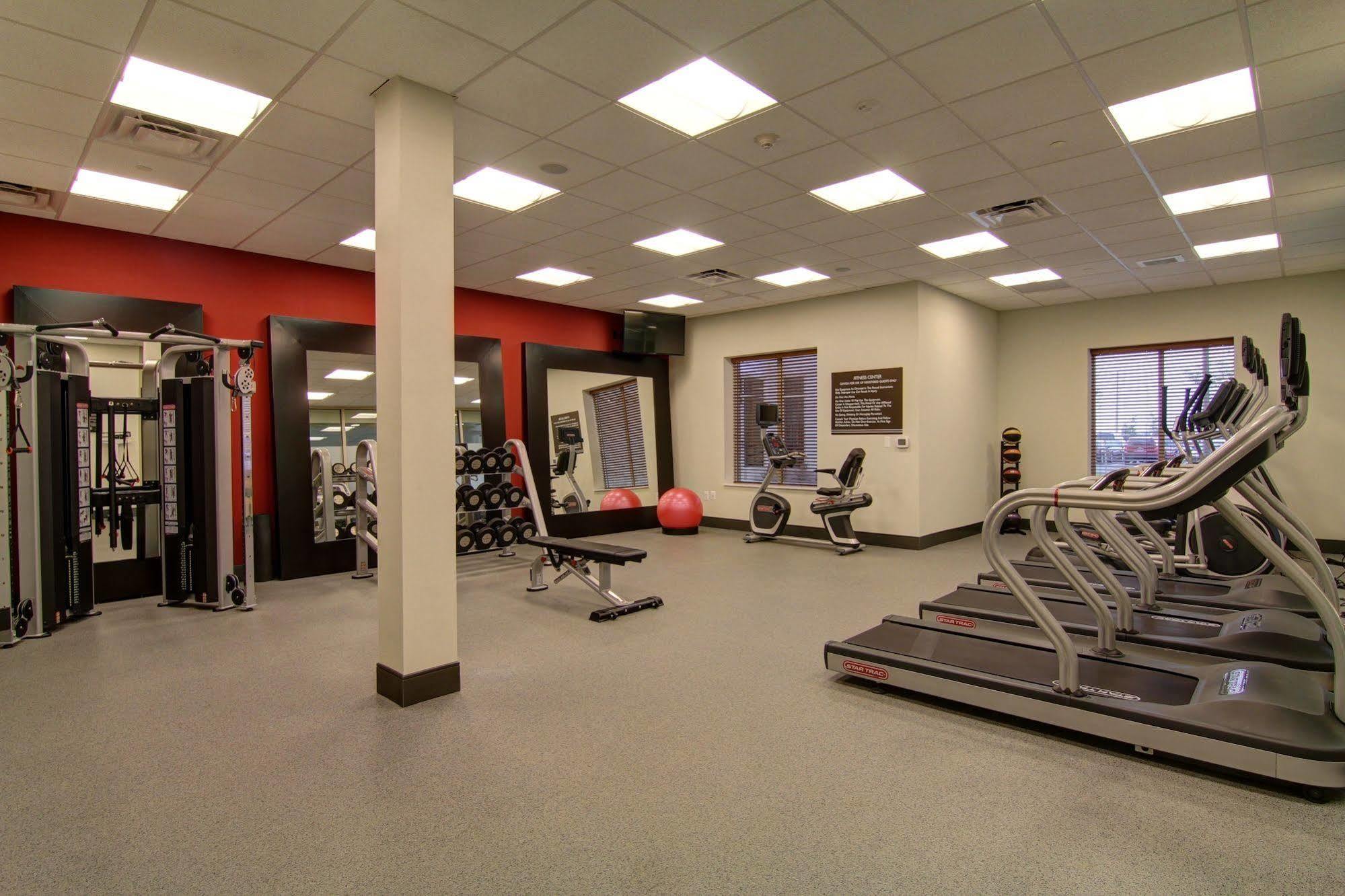 Hilton Garden Inn Woodbridge Eksteriør bilde