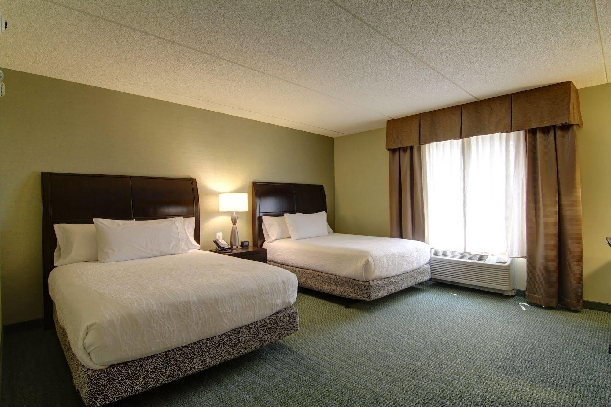 Hilton Garden Inn Woodbridge Eksteriør bilde